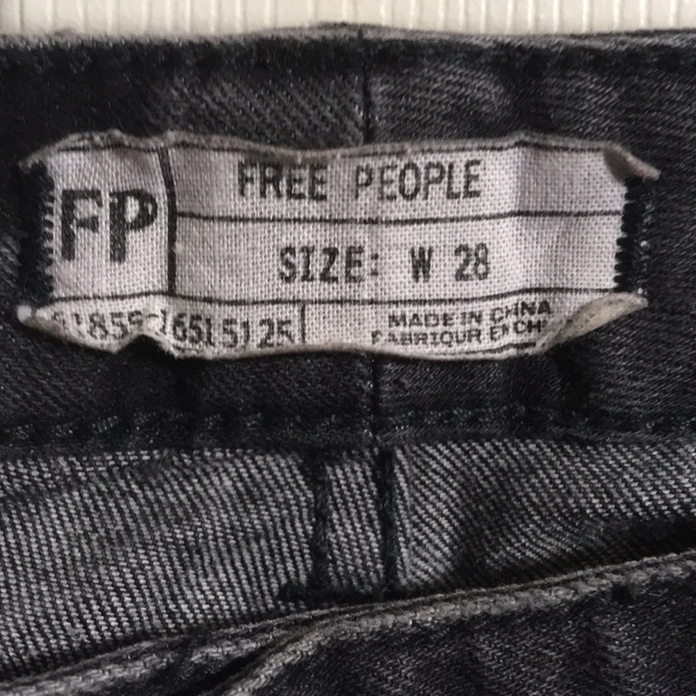 Free People Distressed Jeans. Size 28. - Picture 2 of 3